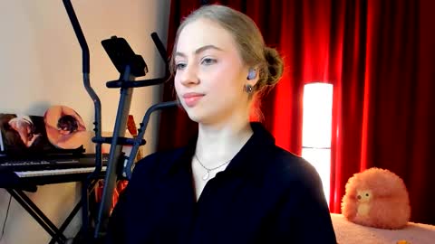 Ally    STREAMING ON TWITCH NOW Check my Twitter for updates online show from October 15, 3:58 pm