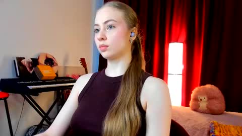 Ally    STREAMING ON TWITCH NOW Check my Twitter for updates online show from November 10, 7:25 am