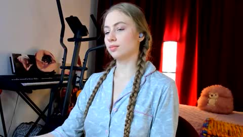 Ally    STREAMING ON TWITCH NOW Check my Twitter for updates online show from September 16, 10:29 pm