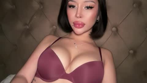 Elle  dont forget to folloW me and thumbs up online show from March 11, 9:57 am