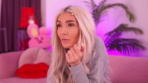 Deea  online show from December 25, 2:34 pm