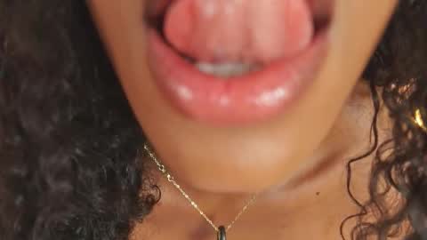 ThianaLopez online show from December 17, 10:36 pm