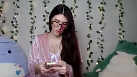 thistlefernsby online show from January 7, 7:39 pm