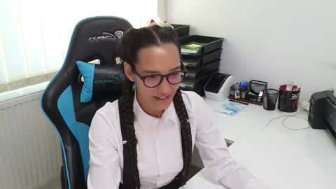 tia_j online show from September 22, 3:21 pm