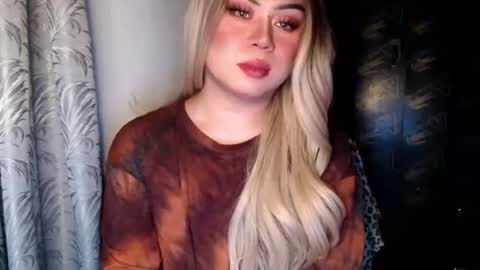 arianna tiara online show from November 25, 3:14 pm