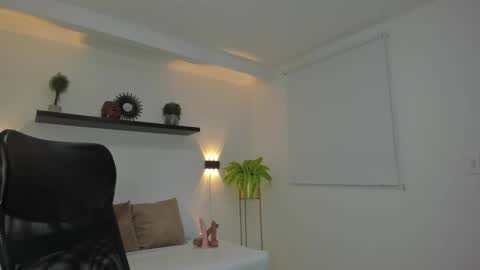 T I F F A N N Y online show from February 10, 12:52 pm