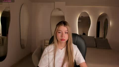 Tiffanny Sins online show from May 27, 3:03 am