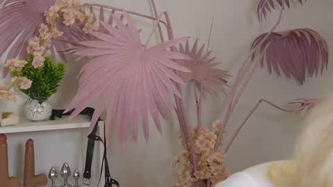 tiffanyjons online show from October 11, 5:59 pm