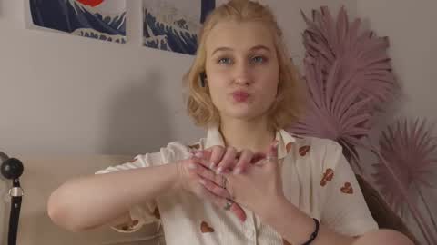 tiffanyjons online show from March 12, 5:07 pm