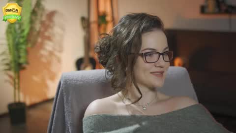 tiffanyriox online show from February 18, 1:27 am