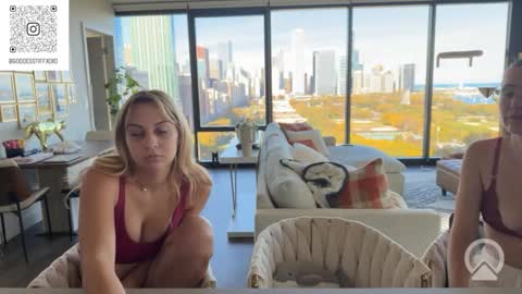 Tiffstreatsxoxo online show from October 24, 7:10 pm