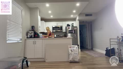 Tiffstreatsxoxo online show from October 3, 7:08 pm