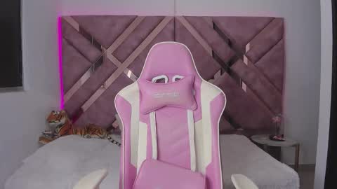 Ana online show from November 27, 4:43 pm