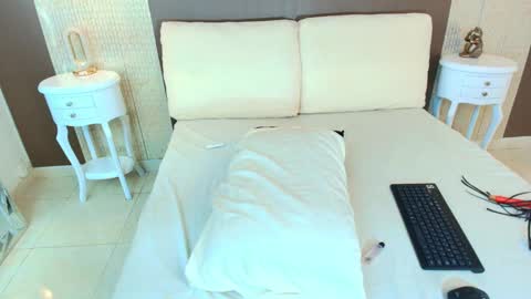 T I F F A N Y online show from October 2, 11:10 pm