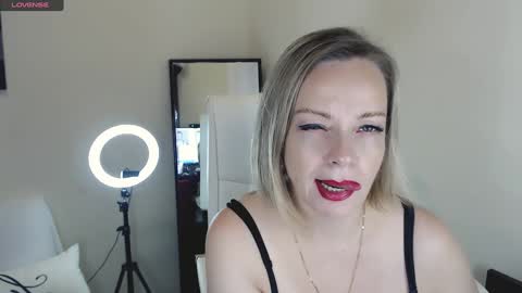 Tilly online show from February 3, 4:31 pm