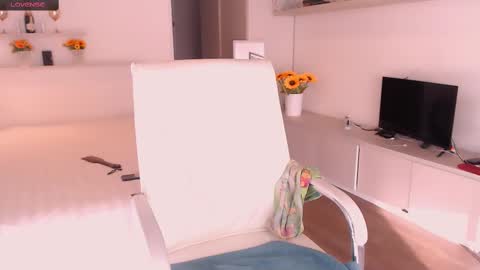 Tilly online show from November 17, 9:15 pm