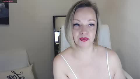 Tilly online show from March 4, 3:59 pm