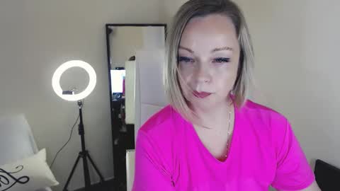 Tilly online show from February 4, 2:32 pm