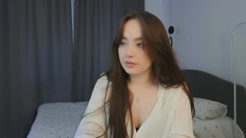 Mia online show from April 8, 1:57 pm