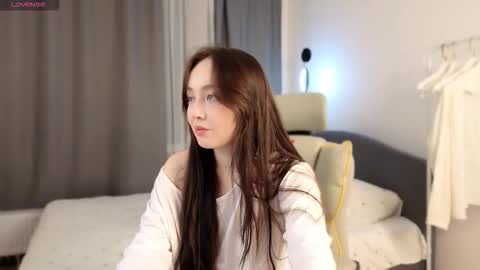 Mia online show from February 18, 8:30 pm