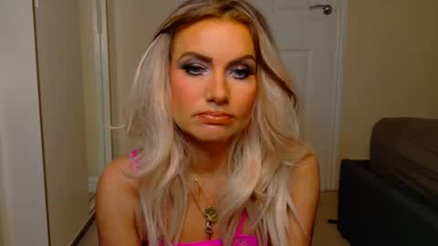 tinkerbell822 online show from December 3, 9:33 am