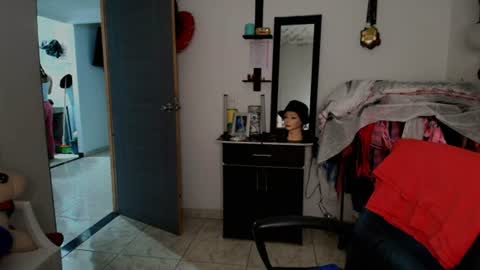 I AM BELLA  ----------- follow my  IG  TINNS 69 online show from July 7, 2:47 am