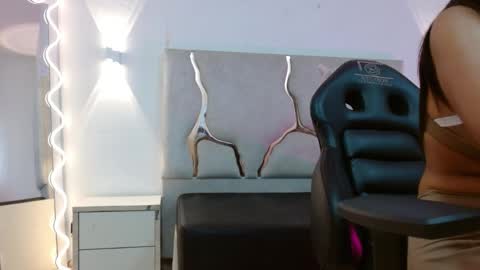 tiny_tay online show from April 7, 11:34 am