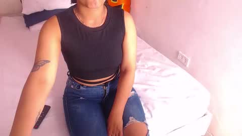 tiny_whore18 online show from October 29, 5:37 pm