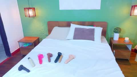 tiny_whore18 online show from April 17, 6:26 am