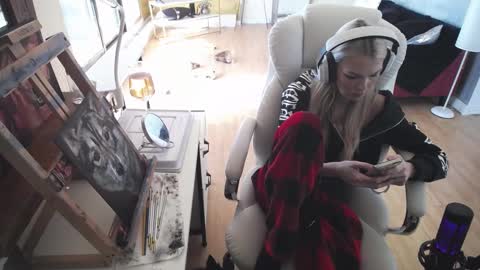 stage Kylie Sinner  brand CLITBAIT online show from February 19, 4:55 pm