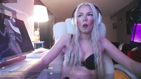 stage Kylie Sinner  brand CLITBAIT online show from April 15, 6:03 am