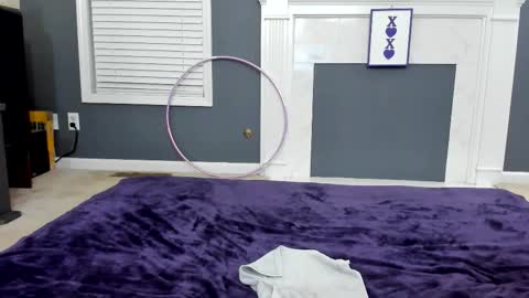 V - Read the bio please thanks. online show from March 2, 12:54 am