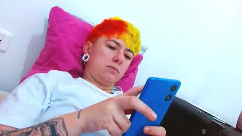 Blue online show from December 18, 8:24 pm