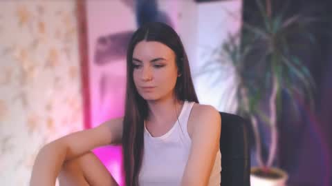 Elizabeth online show from March 10, 4:46 pm