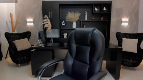 Tori Cross online show from February 26, 1:32 pm