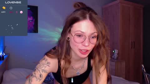 toxkiss online show from December 5, 5:15 am