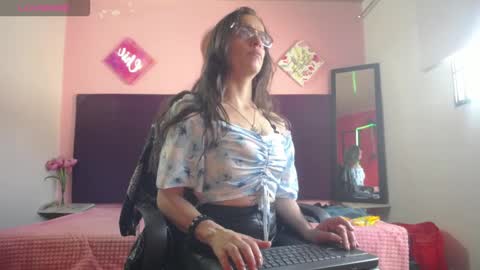 Treisy online show from March 15, 1:24 pm