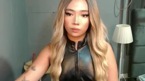 trexie_fucks15 online show from October 25, 5:42 pm