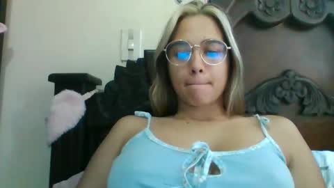 triana_bell online show from January 12, 3:57 pm
