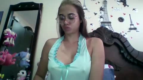 triana_bell online show from September 15, 3:31 pm