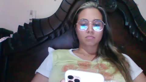 triana_bell online show from February 18, 2:05 am