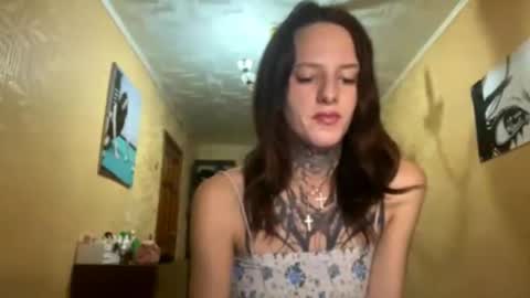 Evelyn online show from November 21, 5:59 pm