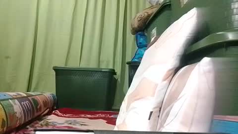 Mae online show from December 16, 9:53 pm