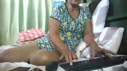 Mae online show from September 8, 11:26 pm