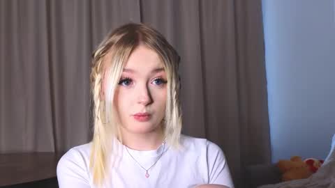 twinklefluff online show from February 4, 5:10 am