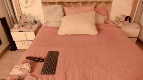 Twiggy online show from February 27, 8:31 pm