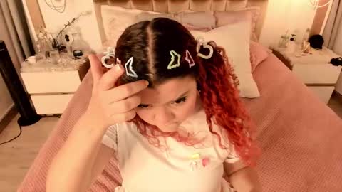 Twiggy online show from March 11, 8:20 pm