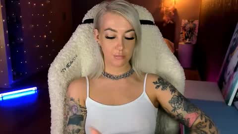 Miley online show from March 7, 12:34 pm