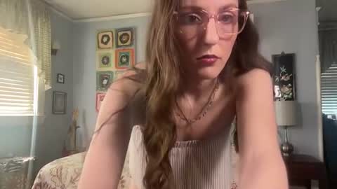 Lola Moonstone online show from June 21, 3:16 pm
