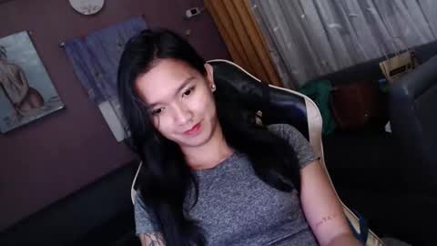 NEWRA  ALLISON online show from November 18, 8:32 pm